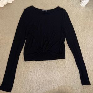black long sleeve crop top